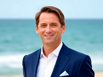Brown Harris Stevens Real Estate Agent Geoff Darnell